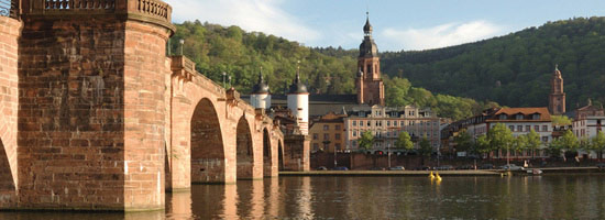 Alte Brücke und Heiliggeistkirche in Heidelberg am Neckar